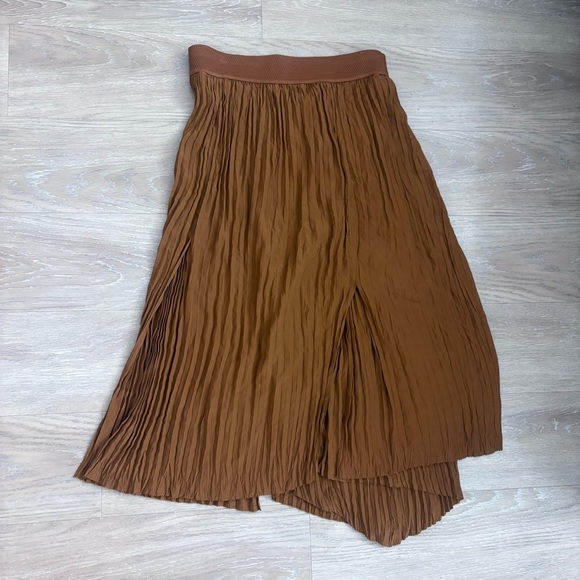 VINCE Crinkle Pleated Pull On Skirt - Picture 5 of 9